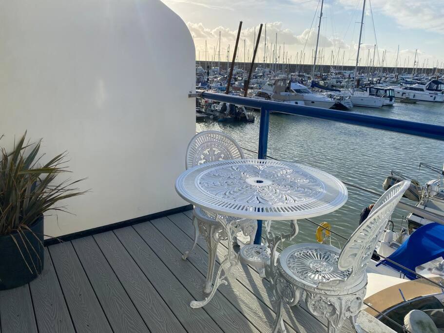 Seascape - Floating Home At Brighton Marina With Free Parking 外观 照片