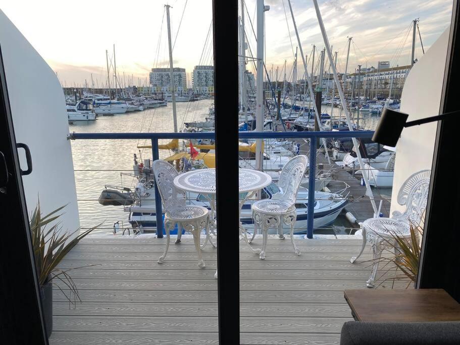 Seascape - Floating Home At Brighton Marina With Free Parking 外观 照片