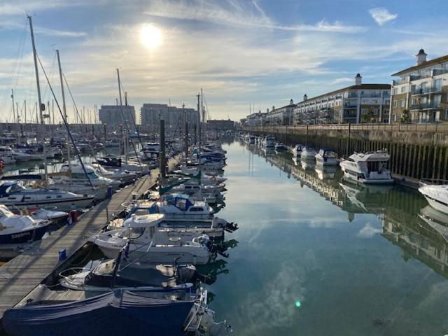 Seascape - Floating Home At Brighton Marina With Free Parking 外观 照片