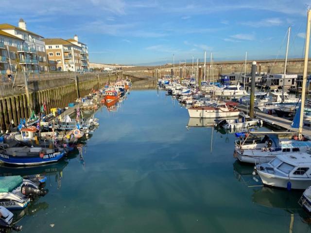 Seascape - Floating Home At Brighton Marina With Free Parking 外观 照片